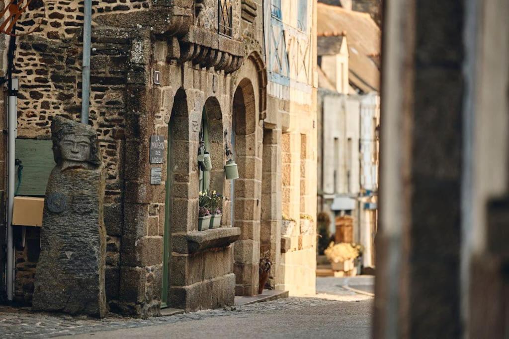 Charmante Maison, Coeur De Bourg Bazouges-la-Pérouse Exteriér fotografie